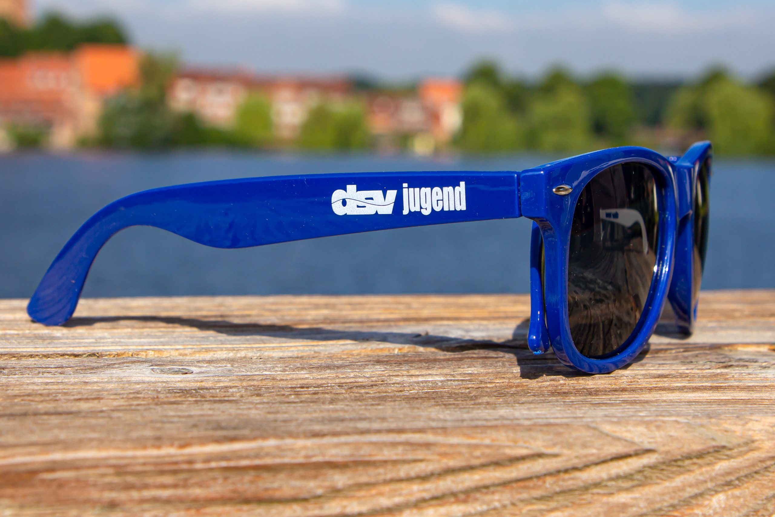 Sonnenbrille blau: 4,95€